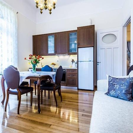 Neoclassical Apartment With 3 Bedrooms In El Pireo Exterior foto