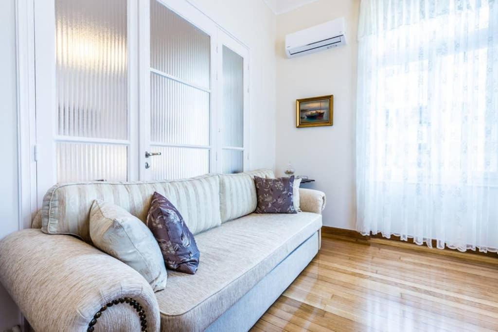 Neoclassical Apartment With 3 Bedrooms In El Pireo Exterior foto
