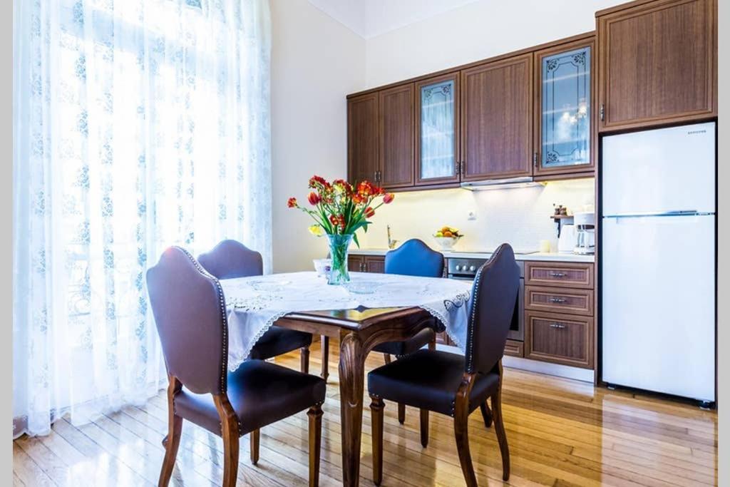 Neoclassical Apartment With 3 Bedrooms In El Pireo Exterior foto