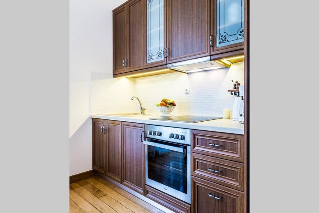 Neoclassical Apartment With 3 Bedrooms In El Pireo Exterior foto