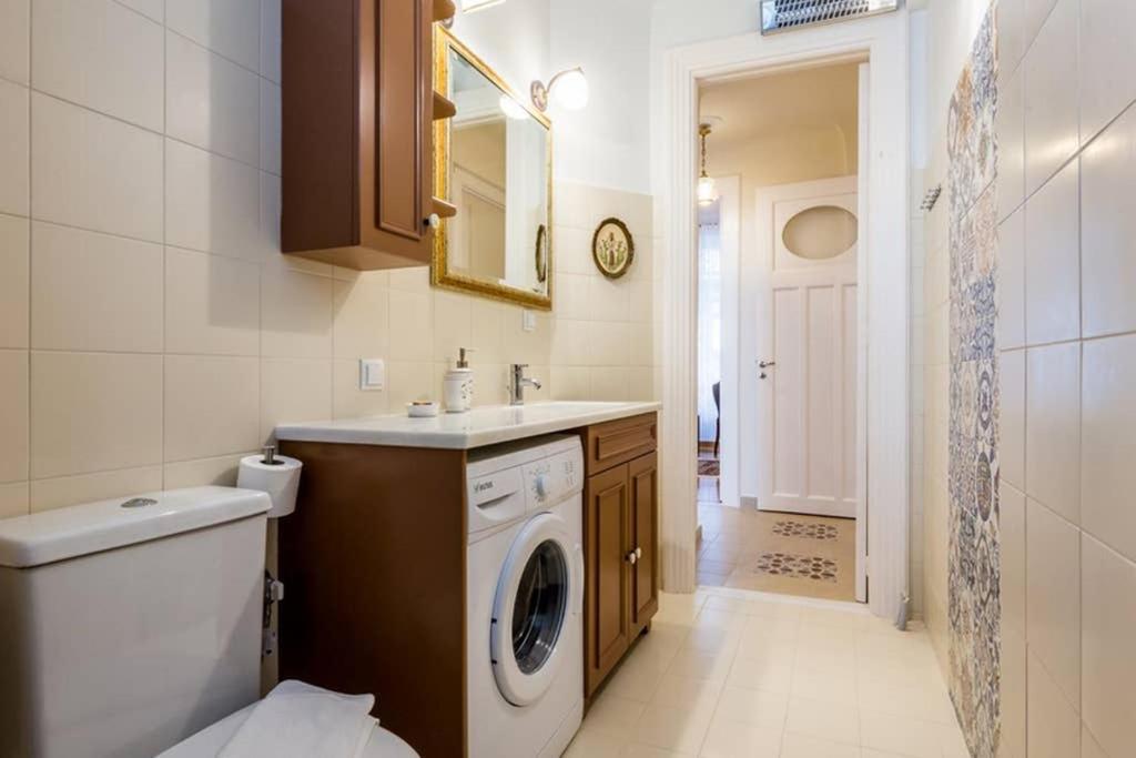 Neoclassical Apartment With 3 Bedrooms In El Pireo Exterior foto
