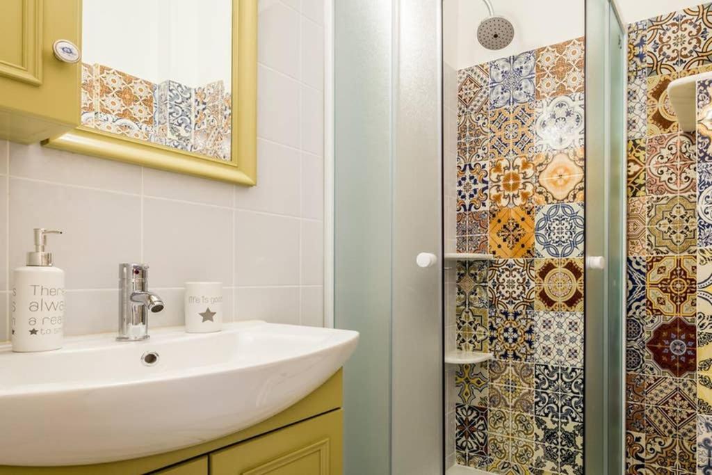 Neoclassical Apartment With 3 Bedrooms In El Pireo Exterior foto