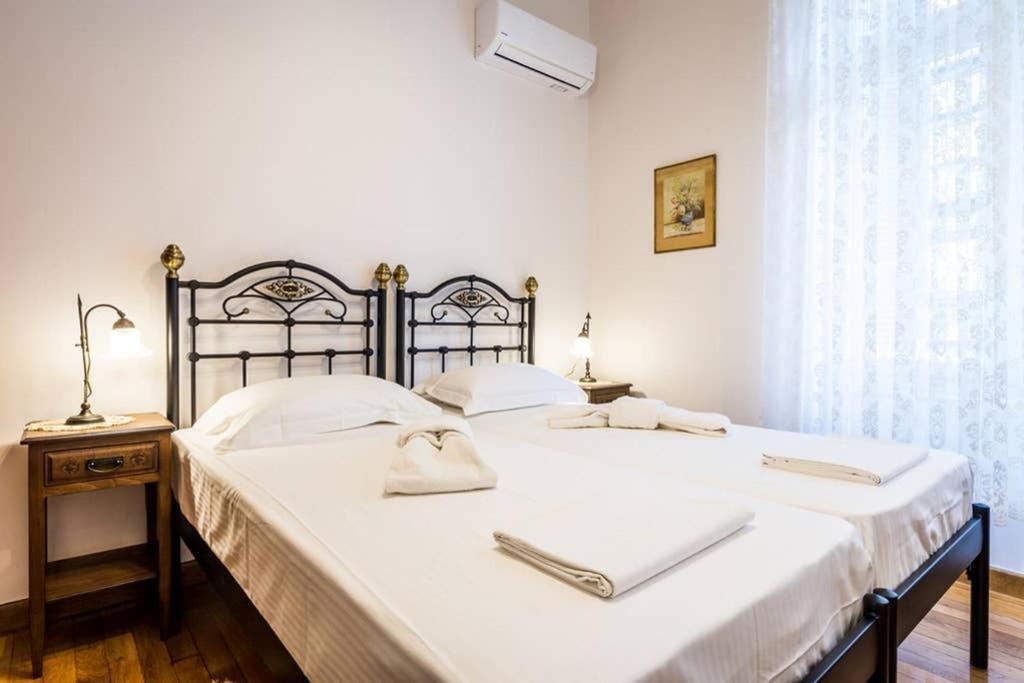 Neoclassical Apartment With 3 Bedrooms In El Pireo Exterior foto