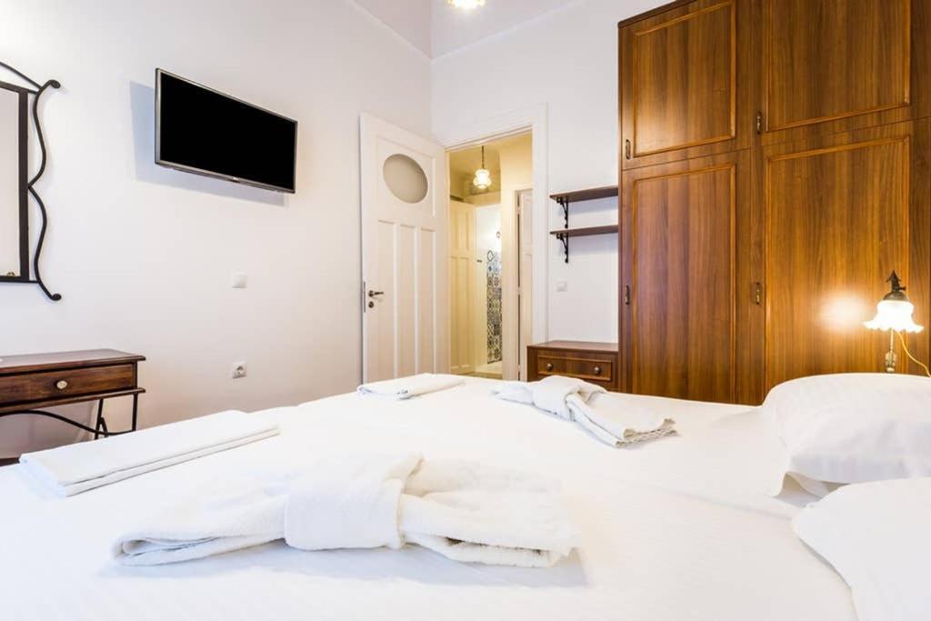 Neoclassical Apartment With 3 Bedrooms In El Pireo Exterior foto
