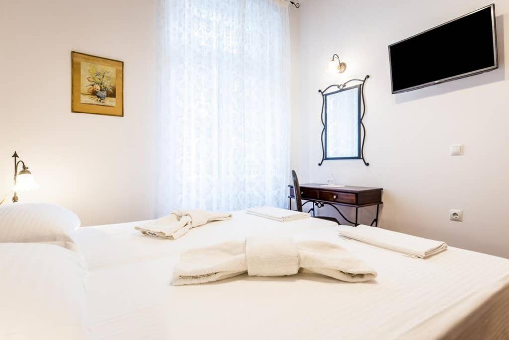 Neoclassical Apartment With 3 Bedrooms In El Pireo Exterior foto