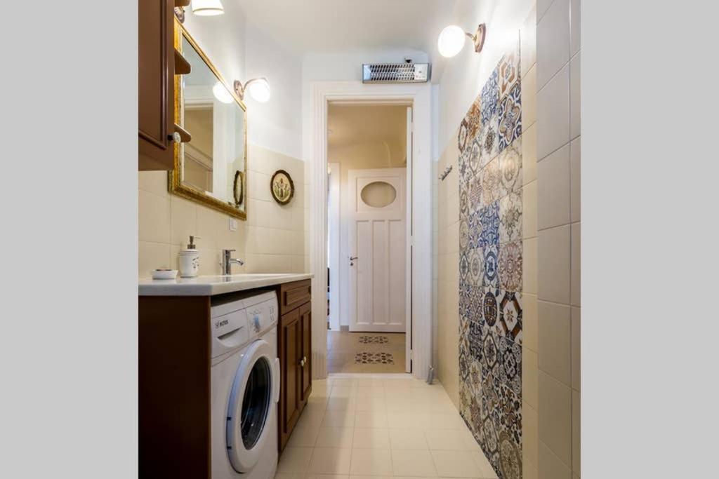 Neoclassical Apartment With 3 Bedrooms In El Pireo Exterior foto