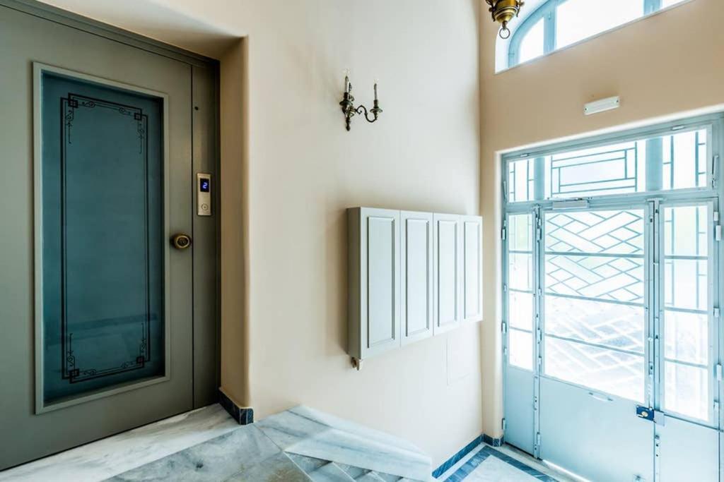 Neoclassical Apartment With 3 Bedrooms In El Pireo Exterior foto